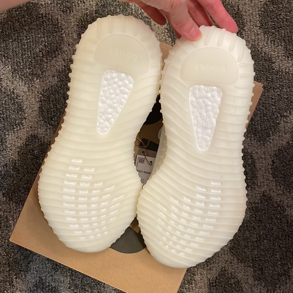 Authentic Adidas Yeezy 350 V2 Bone - Picture 5 of 9